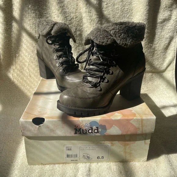 Womens New Mudd lace up boots, Size 6.5 - Picture 1 of 3